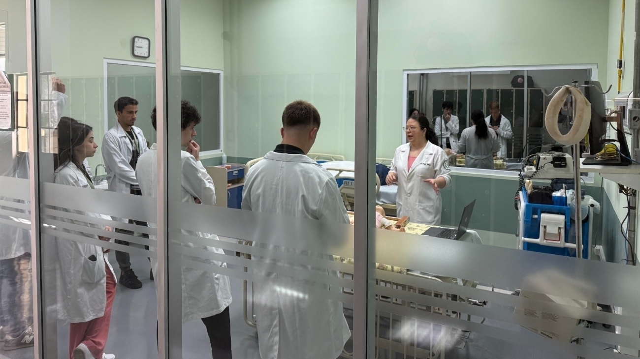 FMUSP investe na excelência da formação médica e no ensino prático