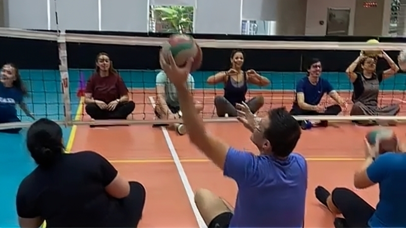 Colaboradores do IMREA praticam atividades esportivas adaptadas