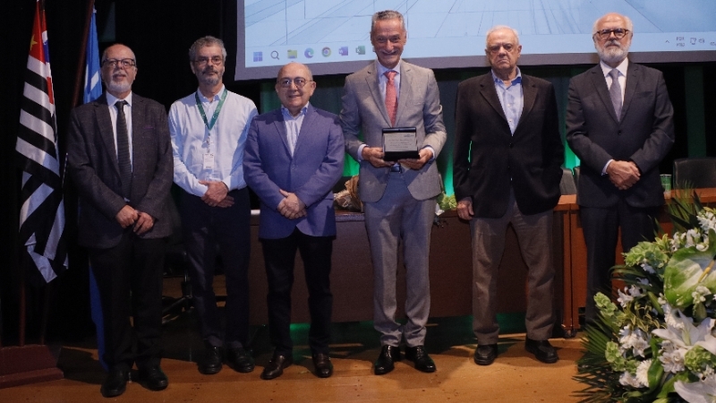 Sistema FMUSP-HC presta homenagem ao Prof. Dr. Cyro Festa Neto