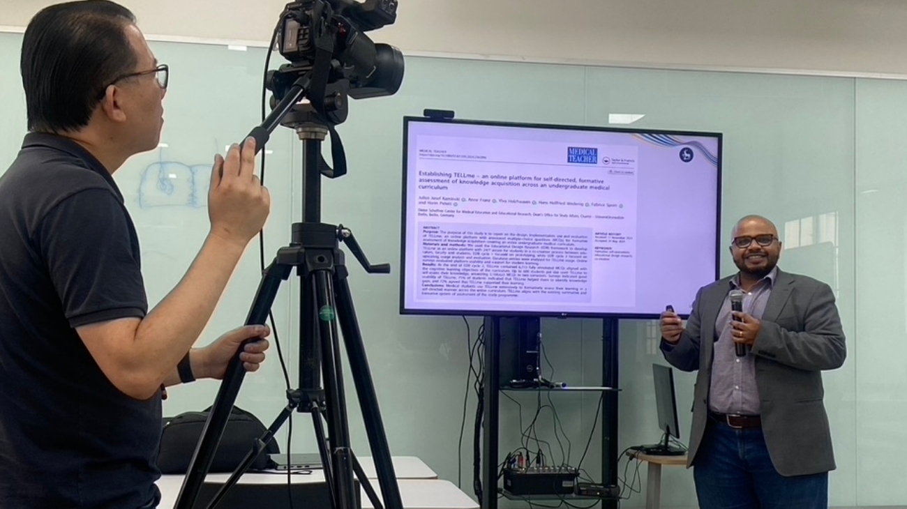 FMUSP realiza conferência sobre educação das profissões da saúde com professor da Universidade de Surrey